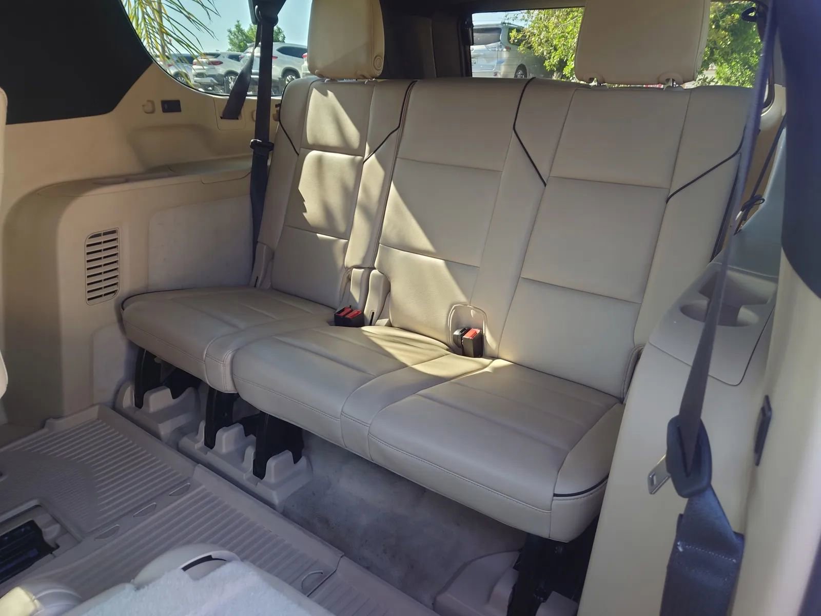 Used 2021 Cadillac Escalade ESV Premium Luxury AWD/4WD image 15