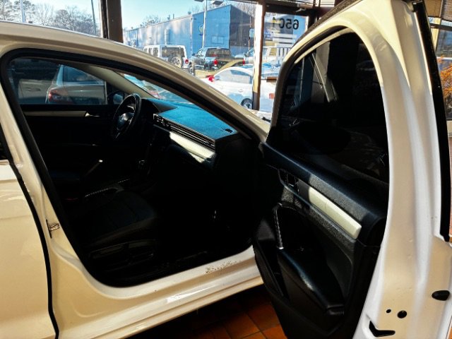 Used 2022 Volkswagen Passat 2.0T SE FWD image 27