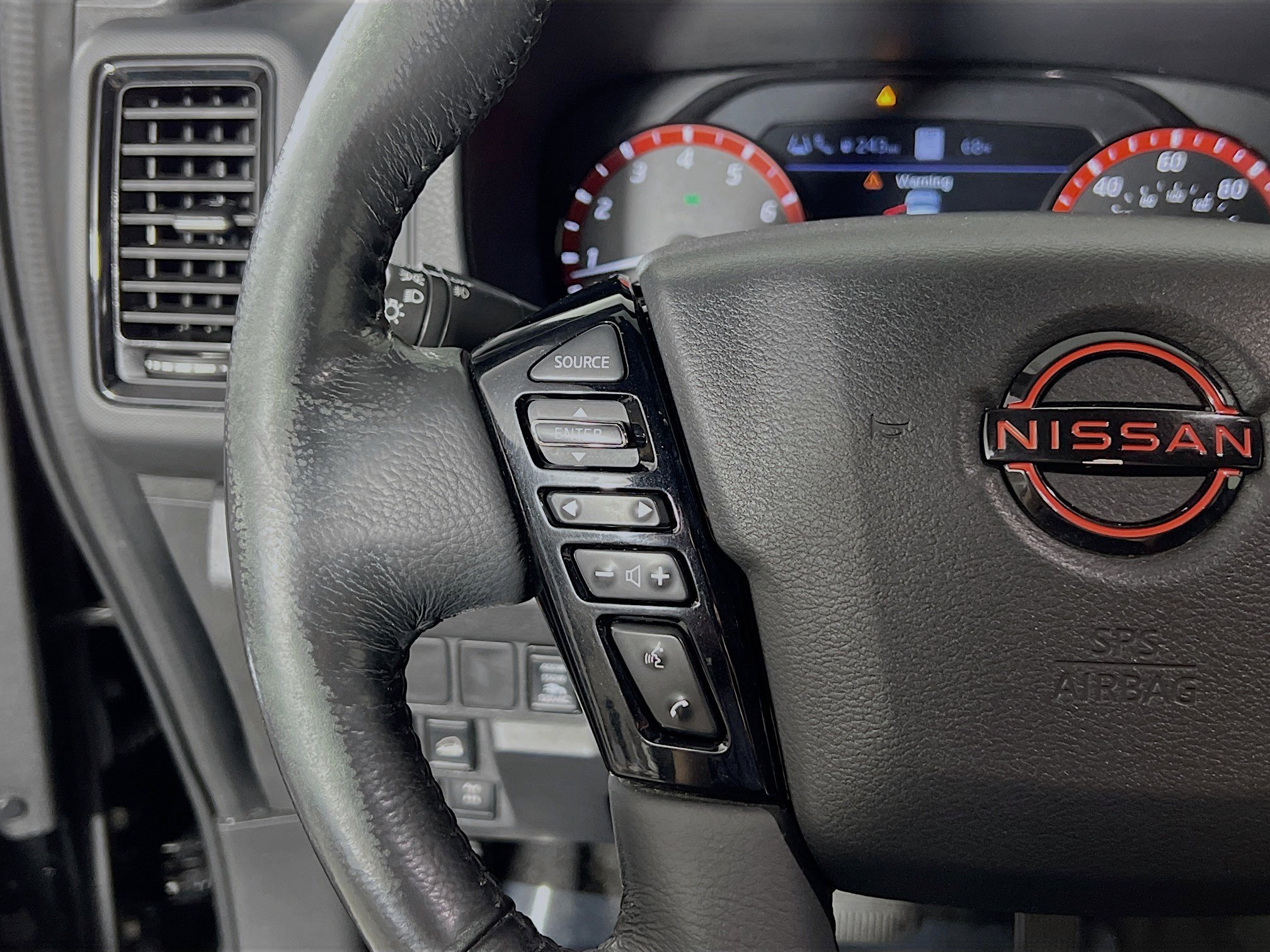 Used 2022 Nissan Frontier PRO-4X w/ Pro-4X Premium Package image 18