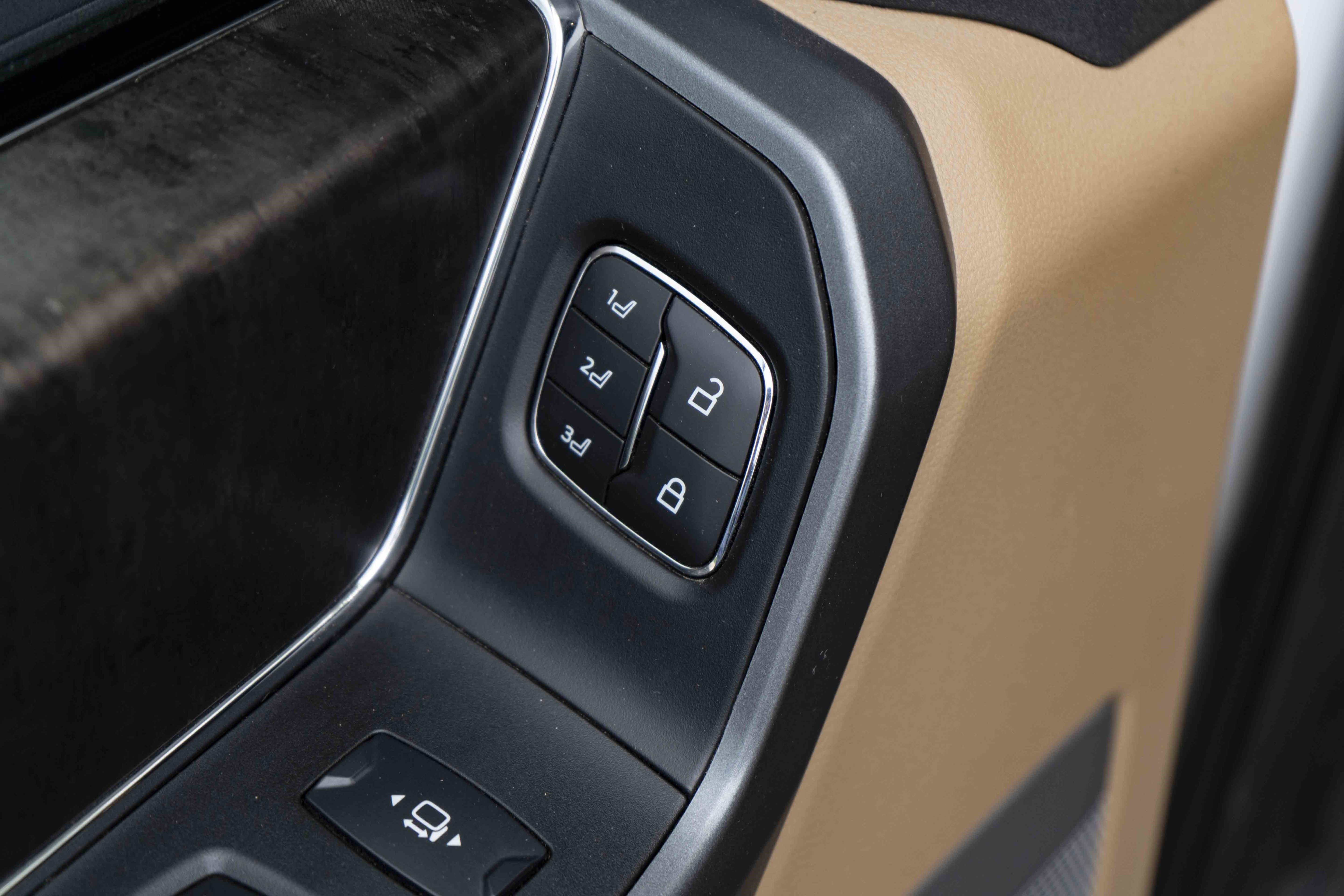 Used 2025 Ford F450 Lariat w/ Lariat Ultimate Package AWD/4WD image 36