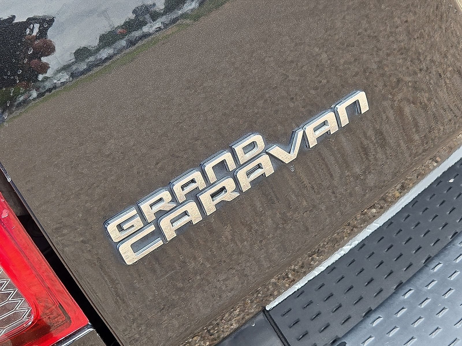 Used 2018 Dodge Grand Caravan SE w/ UConnect Hands-Free Group FWD image 8
