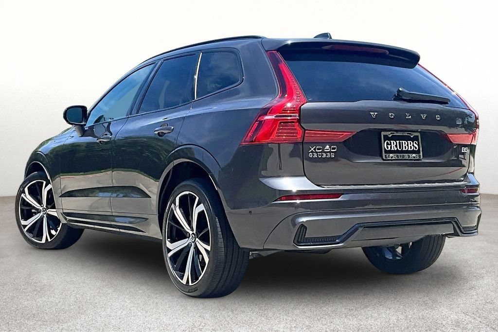 Used 2023 Volvo XC60 B5 Ultimate w/ Climate Package FWD image 16