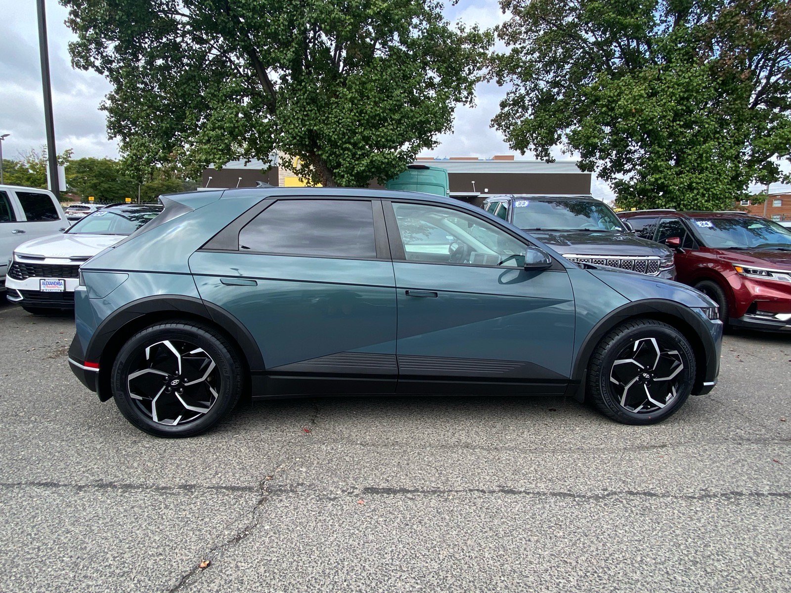 Used 2023 Hyundai Ioniq 5 SEL AWD/4WD image 2