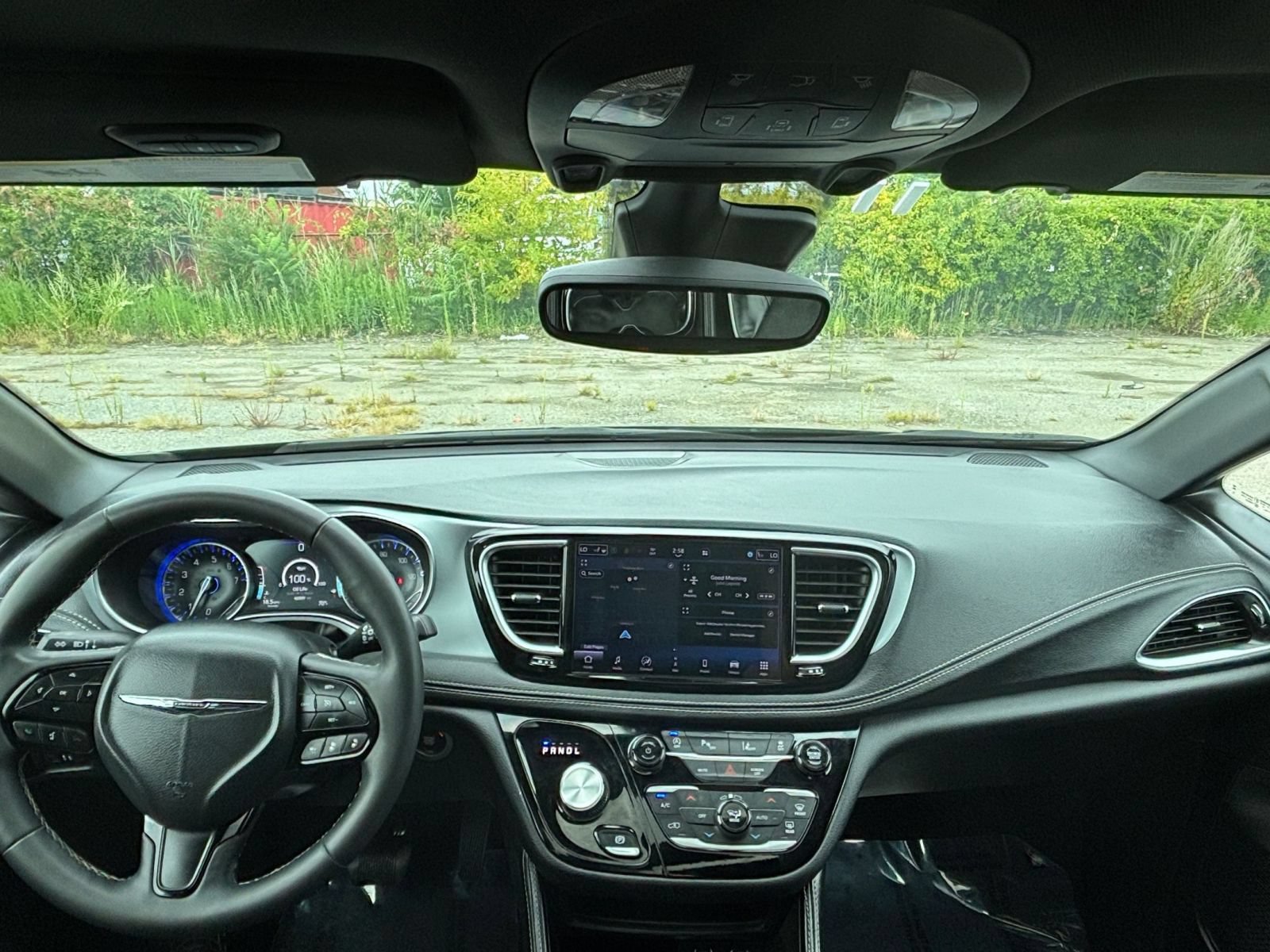 Used 2025 Chrysler Pacifica Limited FWD image 34