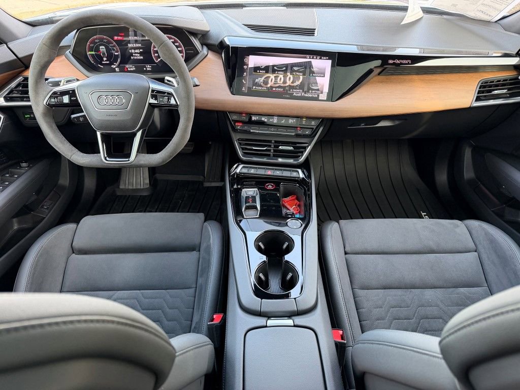 Certified 2023 Audi e-tron GT Premium Plus image 2