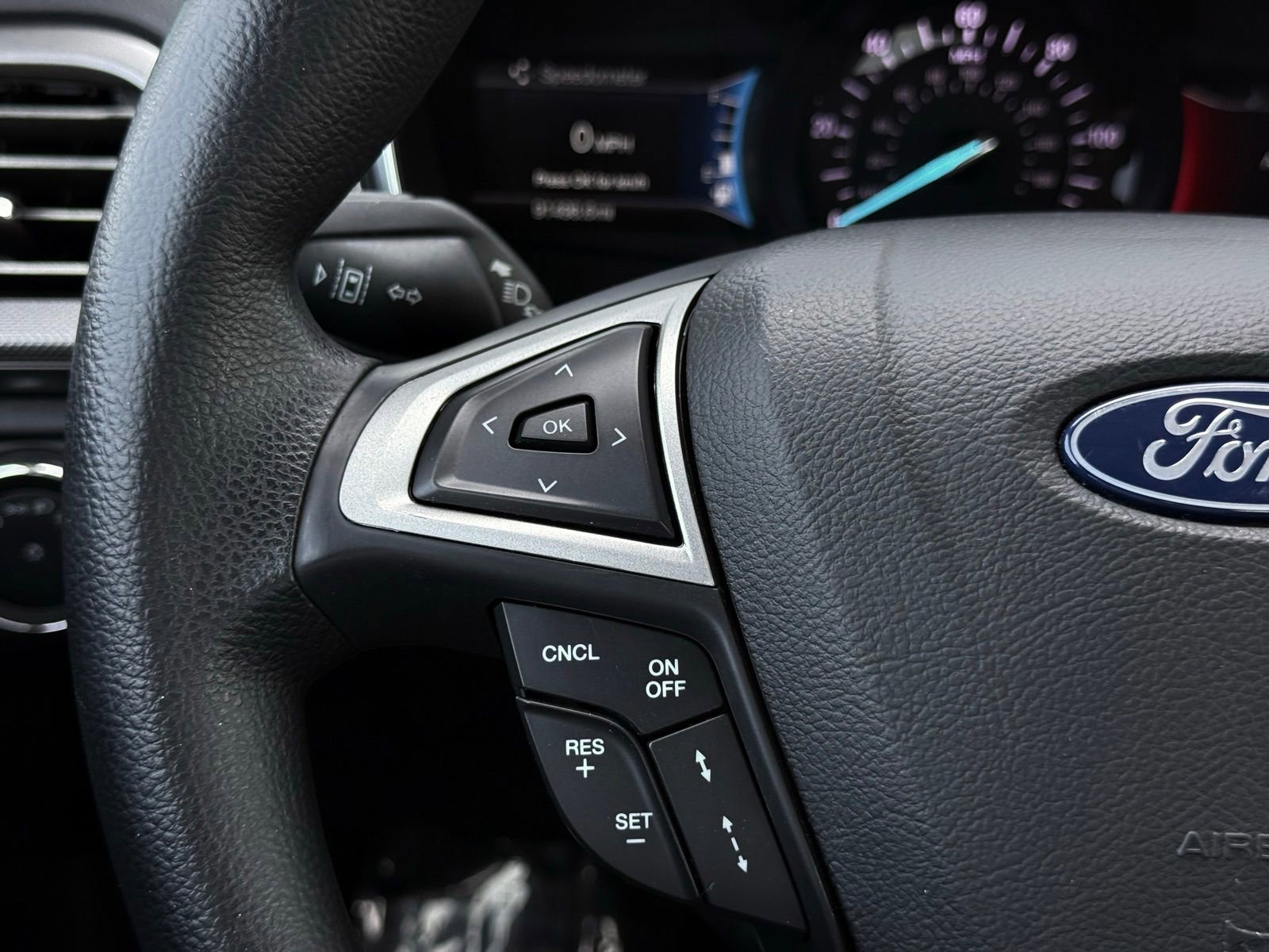 Used 2019 Ford Fusion SE FWD image 26