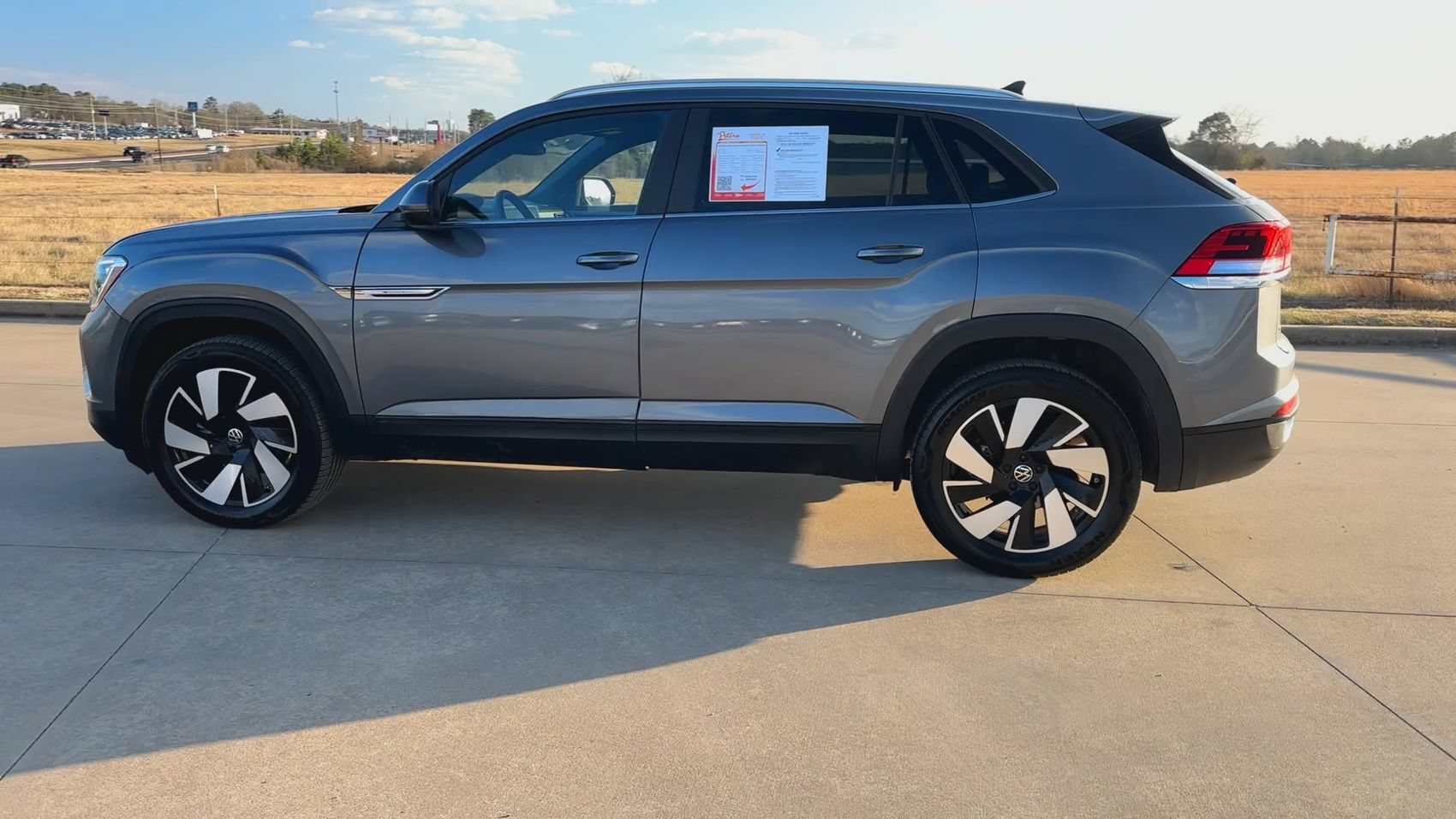 Used 2025 Volkswagen Atlas Cross Sport SE FWD image 6