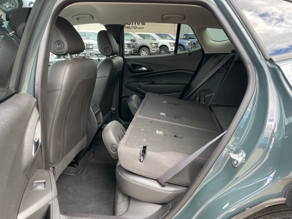Used 2025 Chevrolet Trax LT FWD image 50
