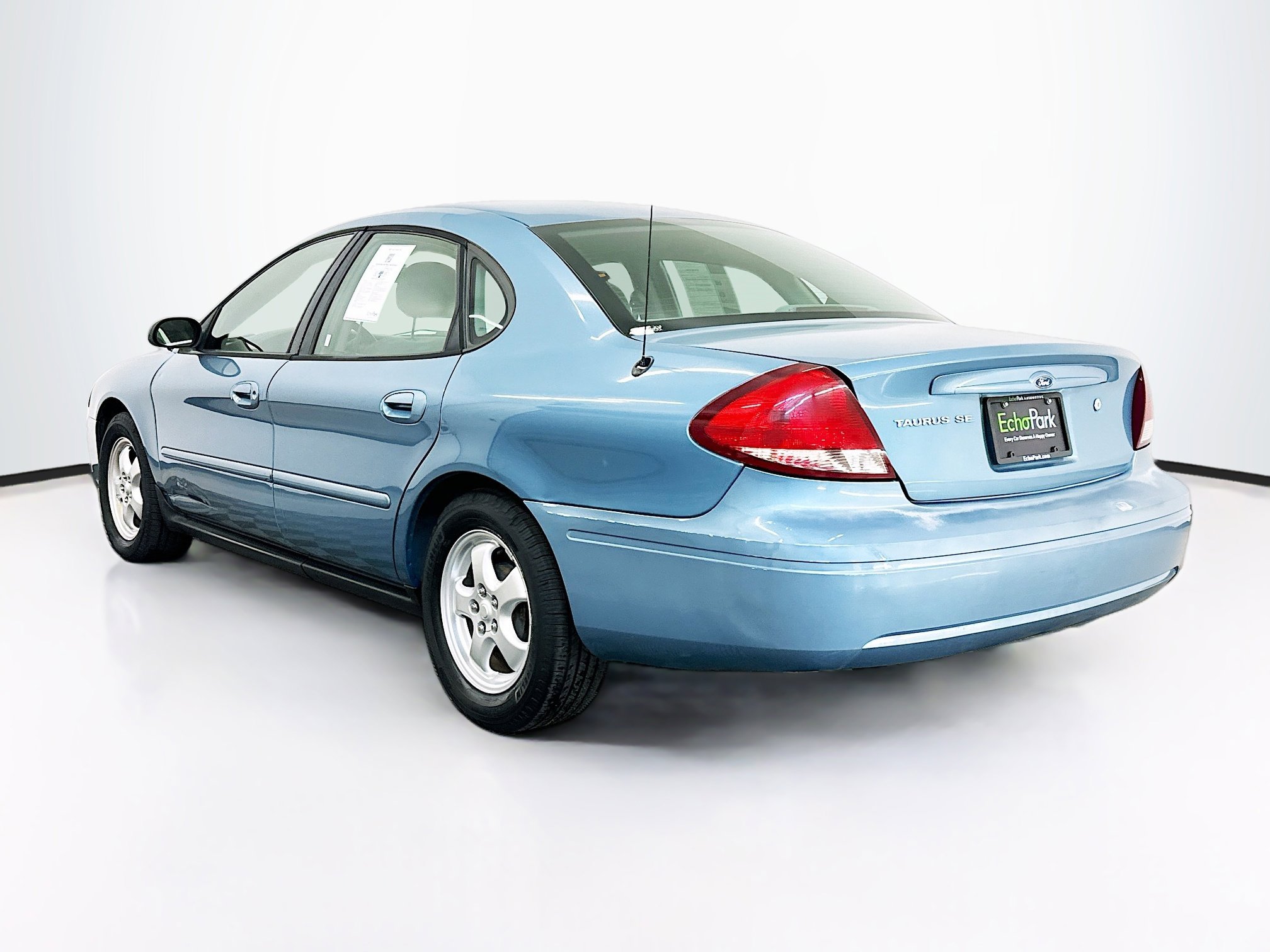 Used 2007 Ford Taurus SE image 5