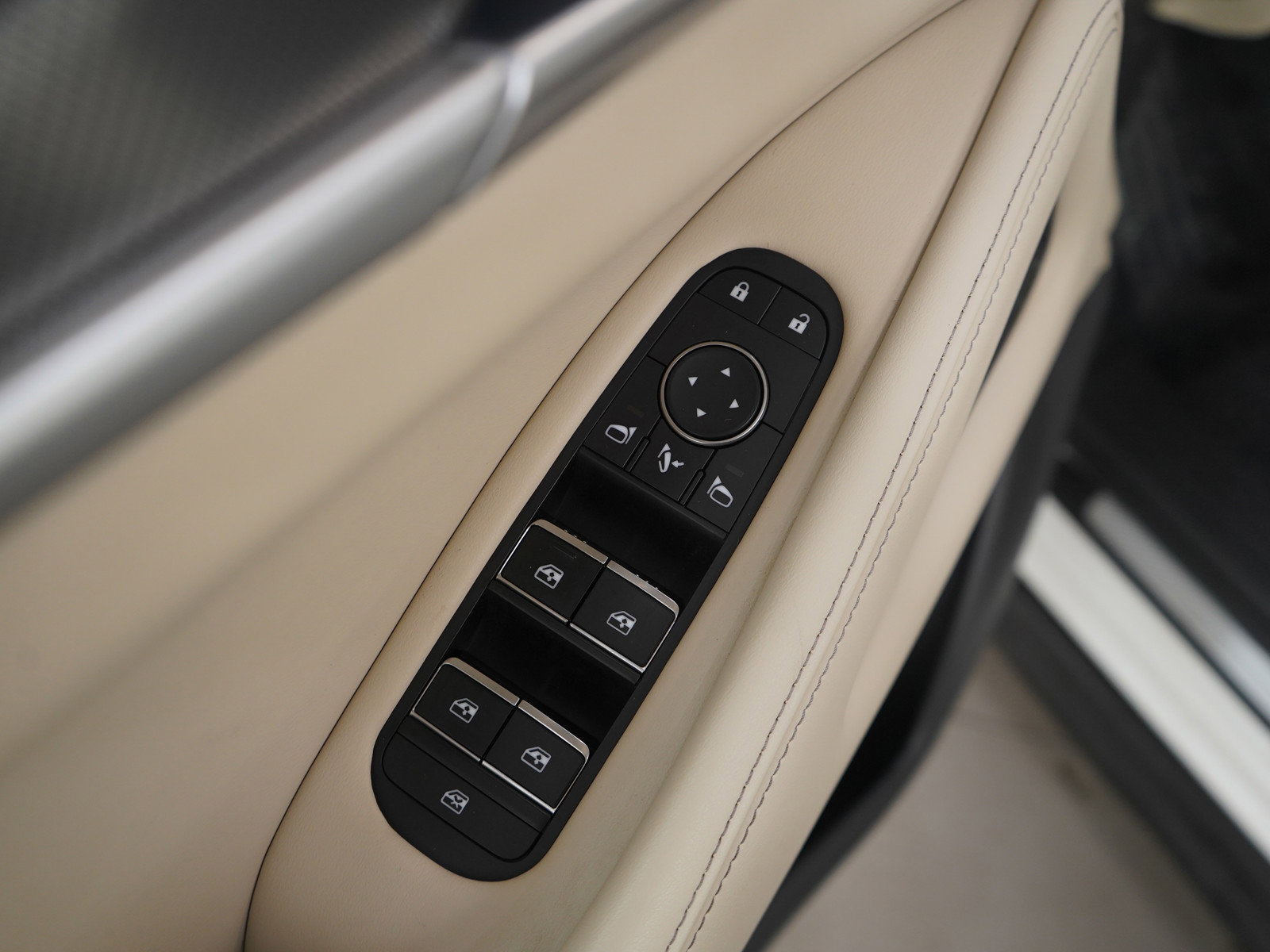 Used 2022 INFINITI QX60 Luxe image 22