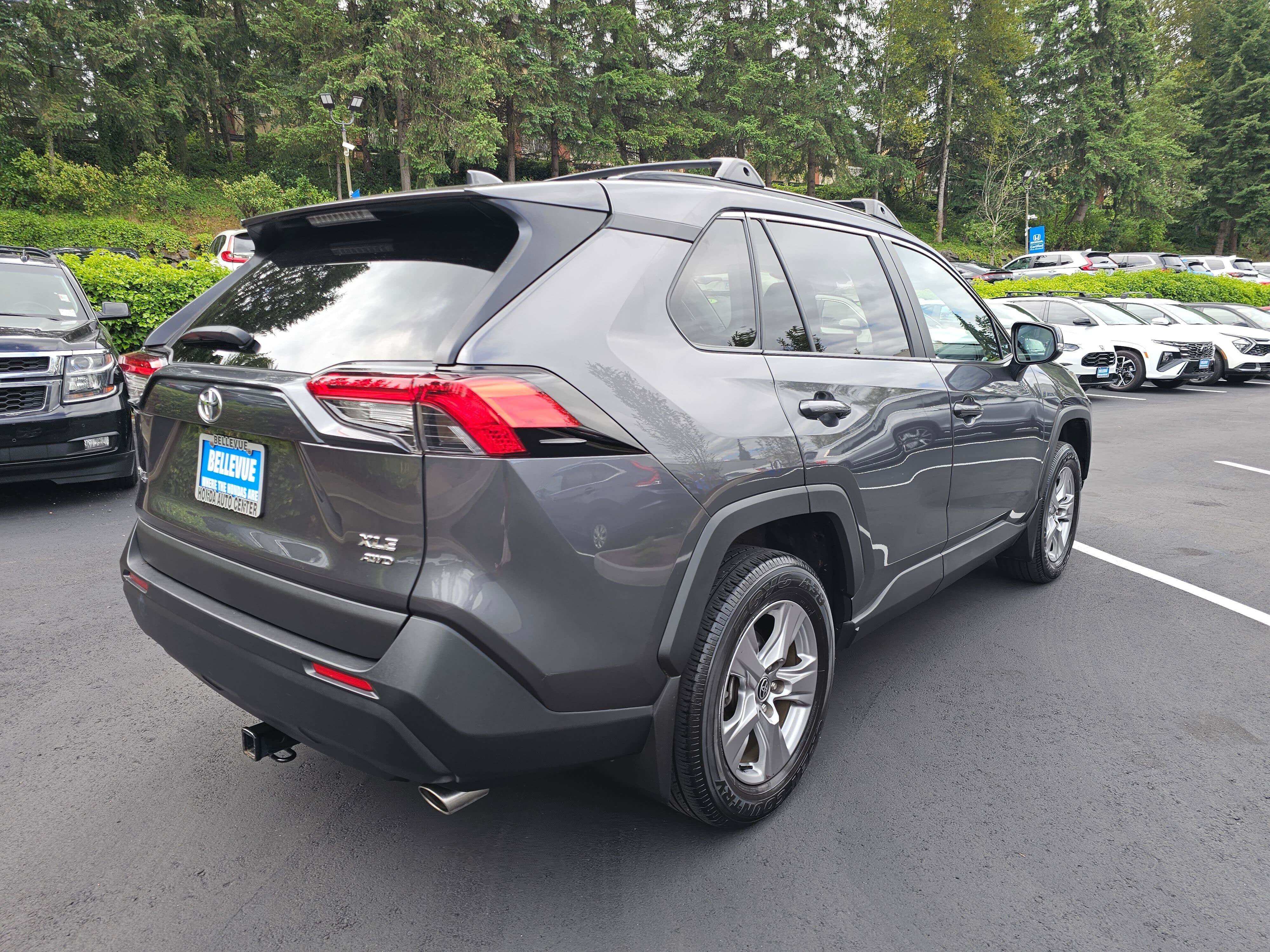 Used 2022 Toyota RAV4 XLE w/ Convenience Package AWD/4WD image 7