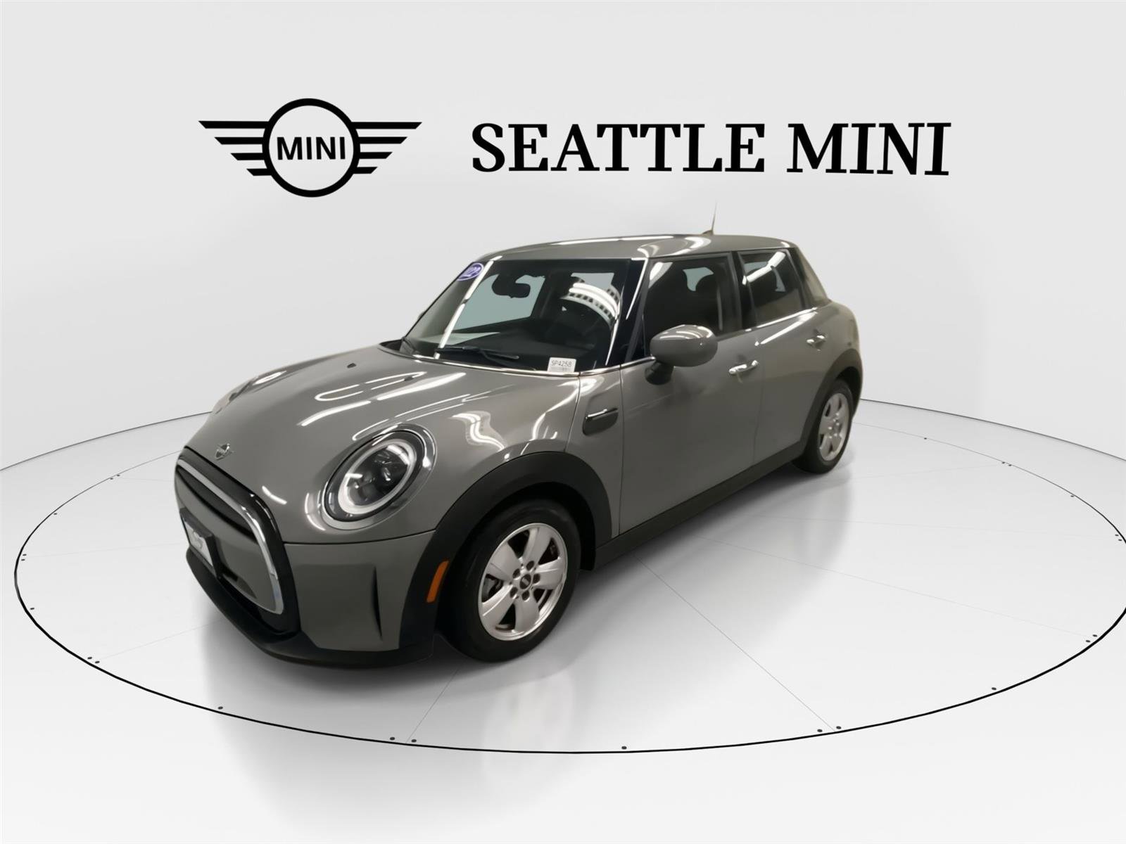 Used 2022 MINI Cooper 4-Door Hardtop FWD image 5