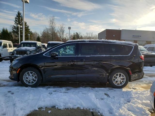 New 2026 Chrysler Voyager LX image 3