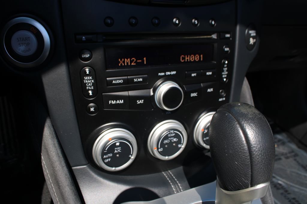 Used 2014 Nissan 370Z Touring RWD image 22
