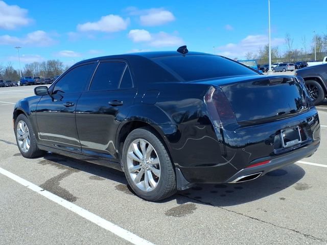 Used 2019 Chrysler 300 Touring L w/ Quick Order Package 22F AWD/4WD image 4
