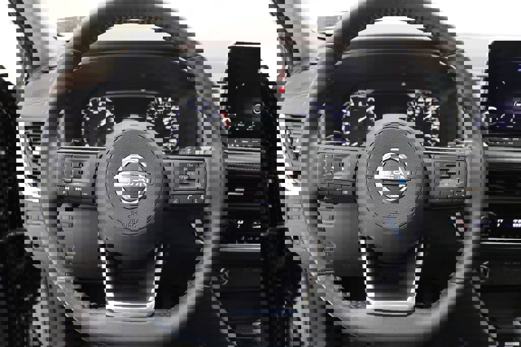 Used 2023 Nissan Rogue SV w/ SV Premium Package image 17