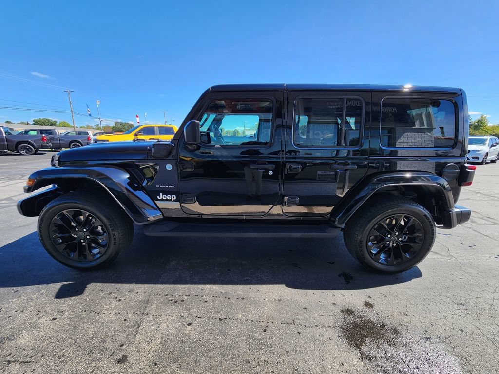 Used 2024 Jeep Wrangler Unlimited Sahara w/ Technology Group AWD/4WD image 6