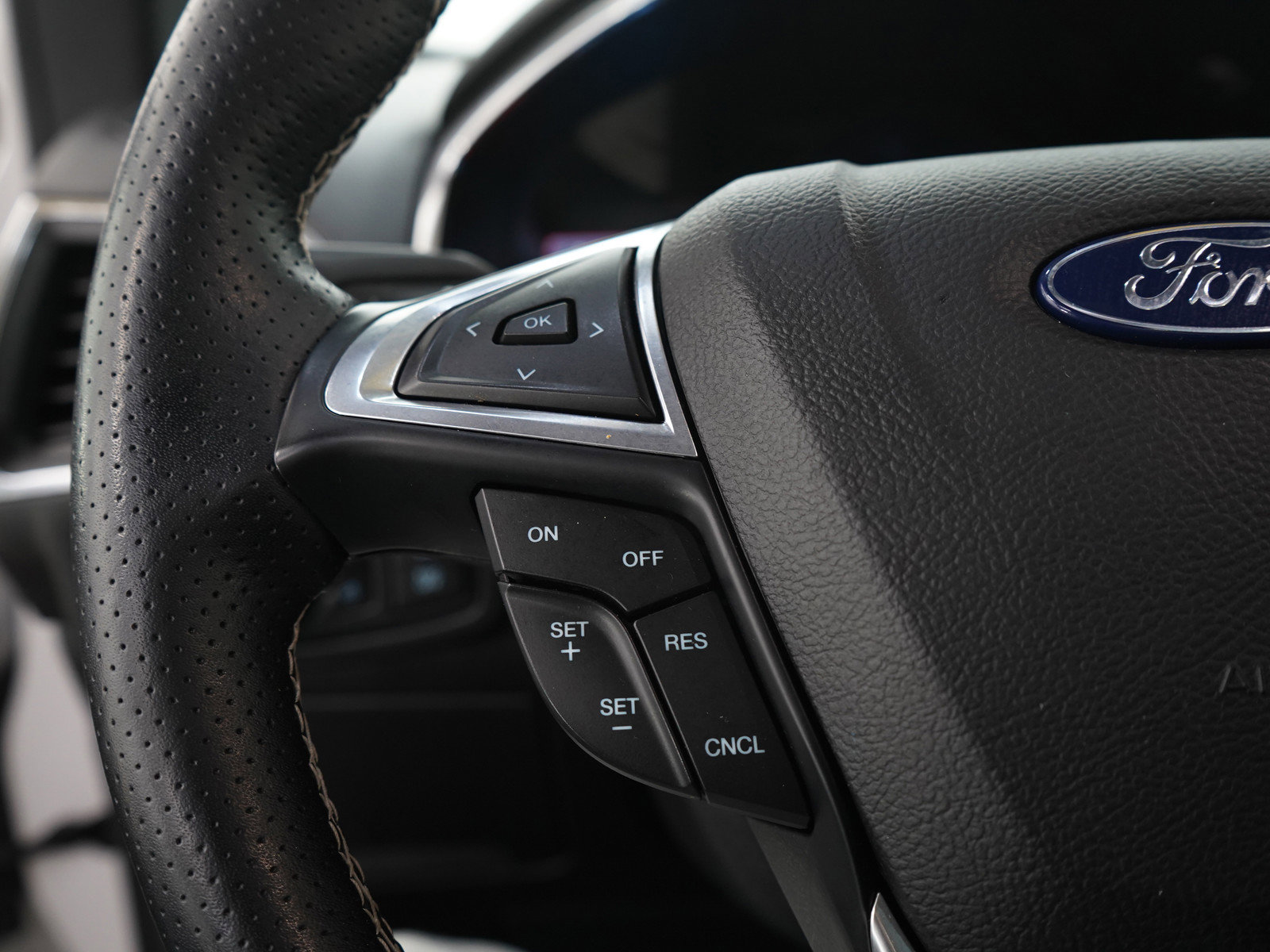 Used 2019 Ford Edge ST w/ Cold Weather Package AWD/4WD image 27