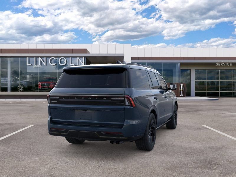New 2026 Lincoln Navigator Reserve w/ Jet Appearance Package AWD/4WD image 8