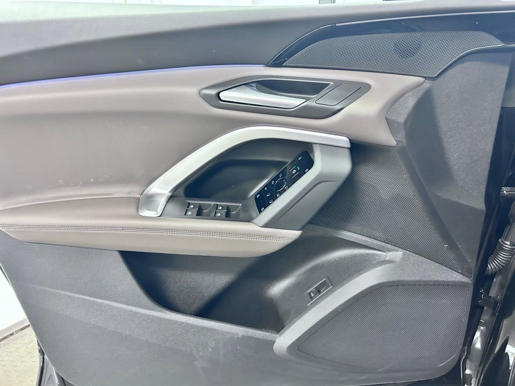 Used 2025 Audi Q5 Premium w/ Convenience Package image 4
