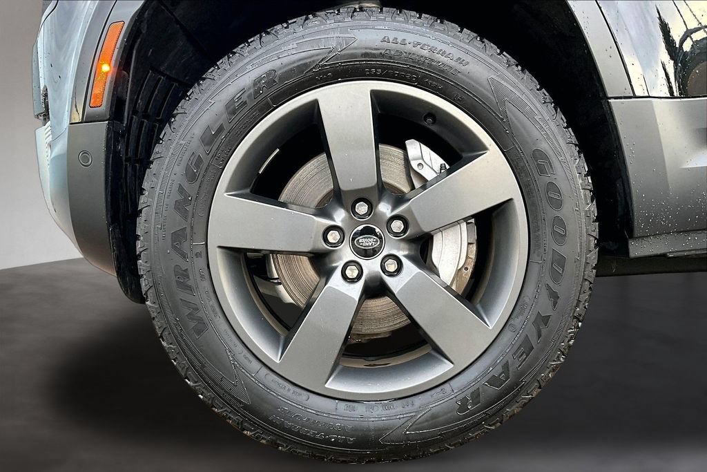 Used 2025 Land Rover Defender 110 S AWD/4WD image 8