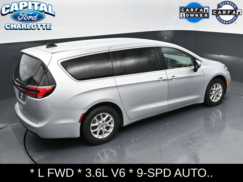 Used 2023 Chrysler Pacifica Touring-L FWD image 30