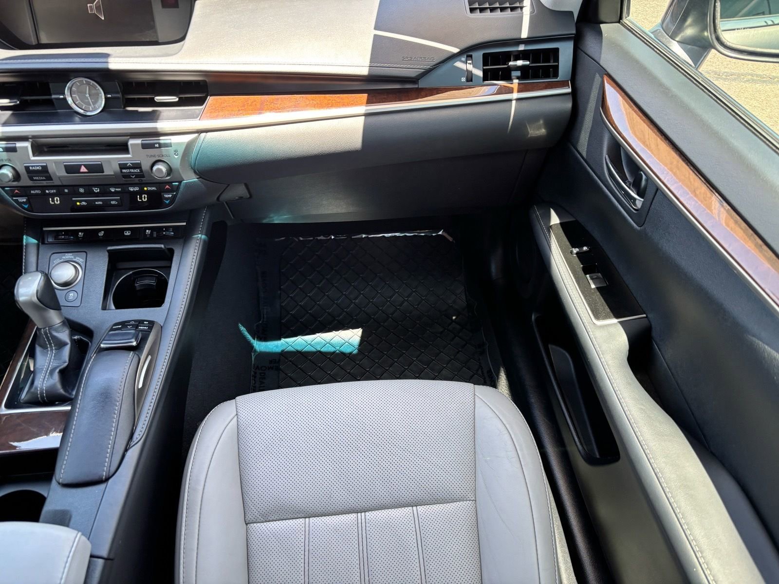 Used 2018 Lexus ES 350 w/ Luxury Package w/Wood Trim FWD image 15