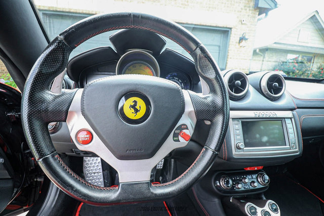 Used 2012 Ferrari California RWD image 38