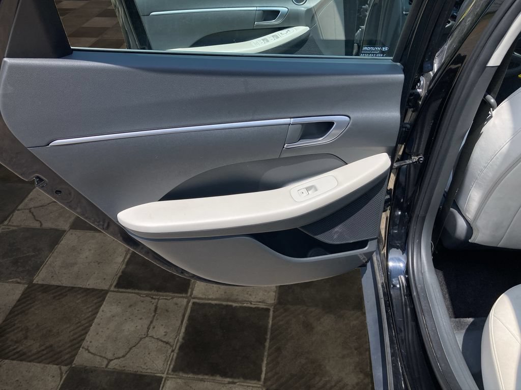 Used 2023 Hyundai Sonata SE FWD image 14
