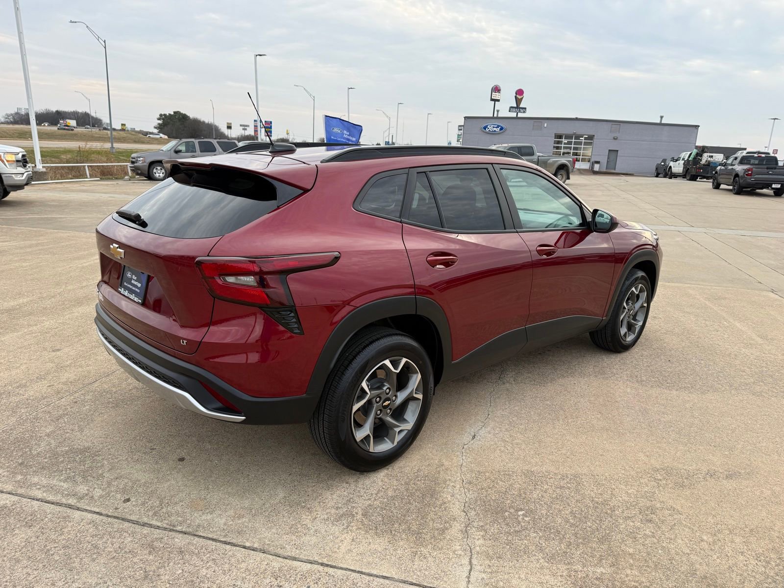 Used 2025 Chevrolet Trax LT FWD image 5