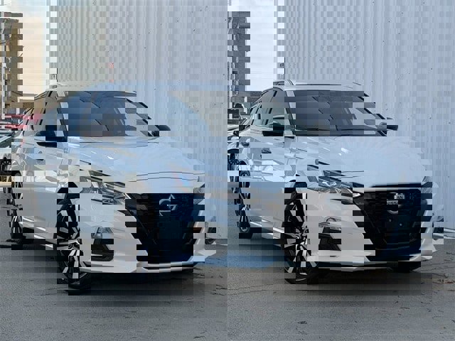 Used 2022 Nissan Altima 2.5 SR image 2