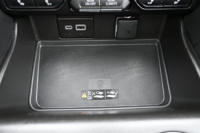 Used 2024 Chevrolet Tahoe RST w/ Luxury Package AWD/4WD image 33