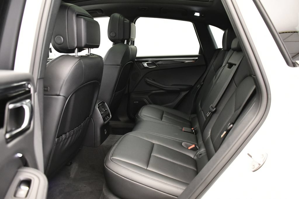 Certified 2026 Porsche Macan AWD/4WD image 45