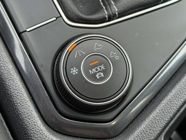 Certified 2024 Volkswagen Tiguan SEL R-Line AWD/4WD image 33