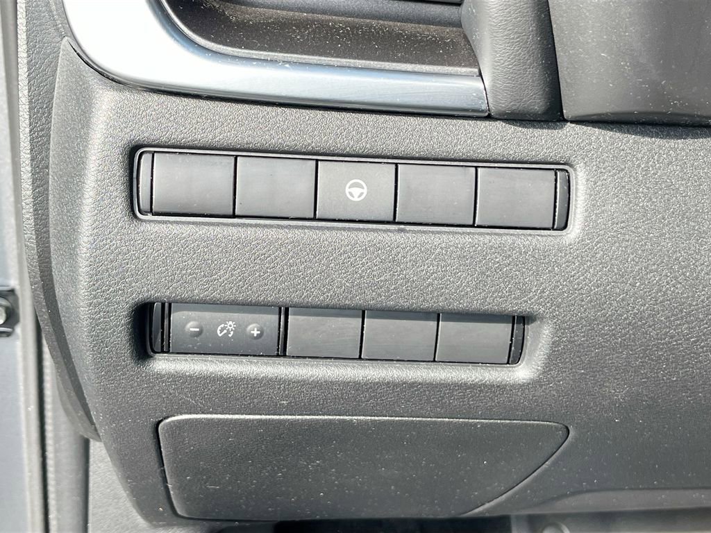 Used 2023 Nissan Rogue SV FWD image 9