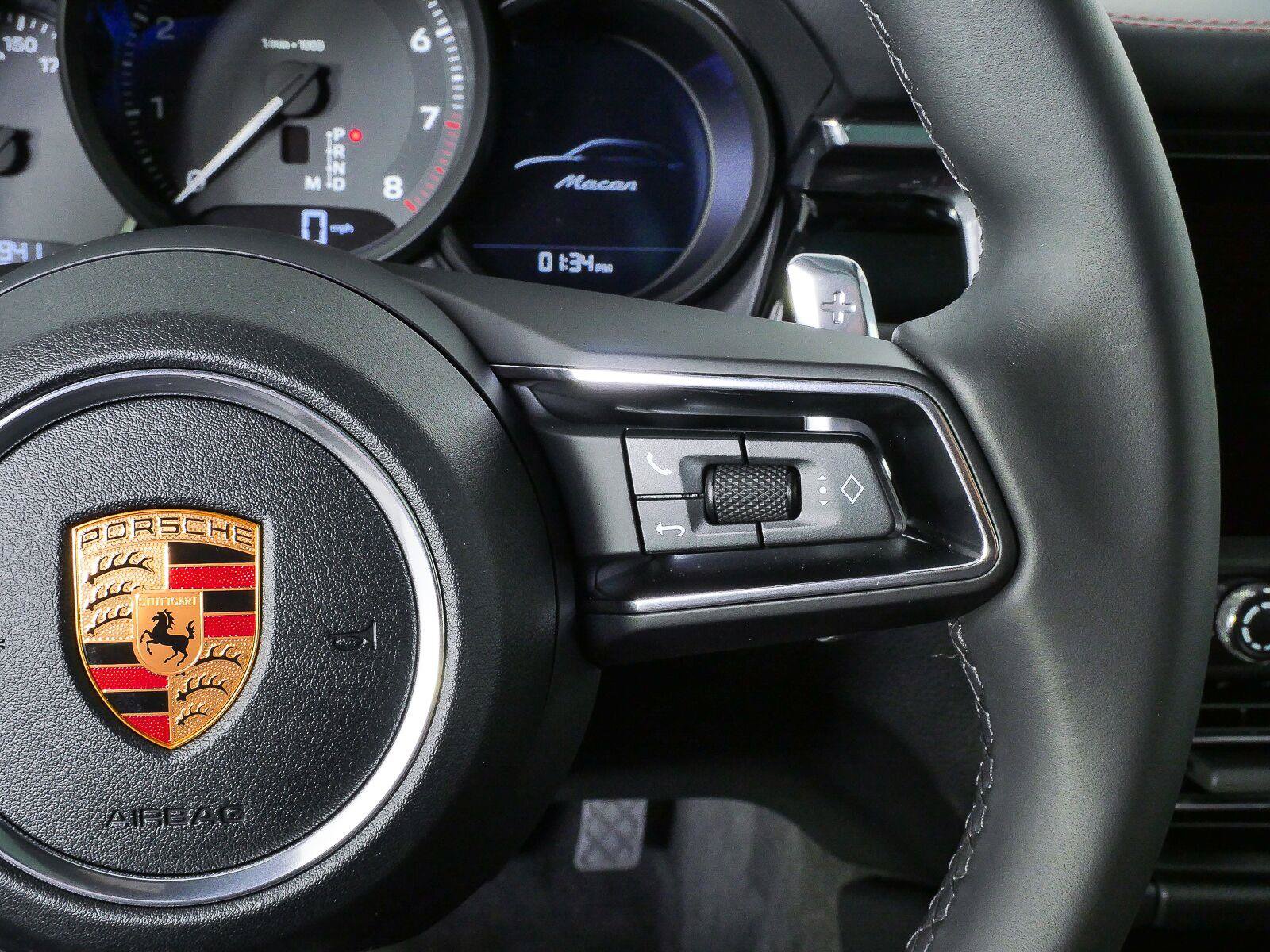 Certified 2026 Porsche Macan AWD/4WD image 12