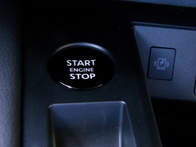 Used 2025 Nissan Kicks SR image 23