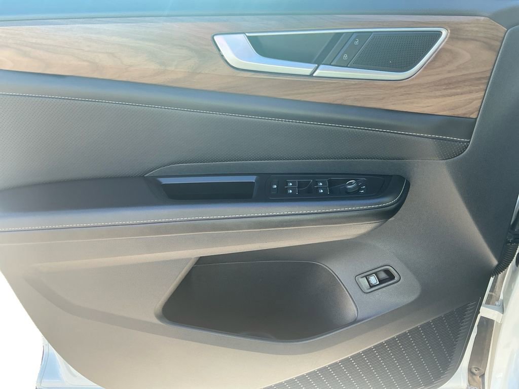 Used 2025 Volkswagen Atlas SE image 24