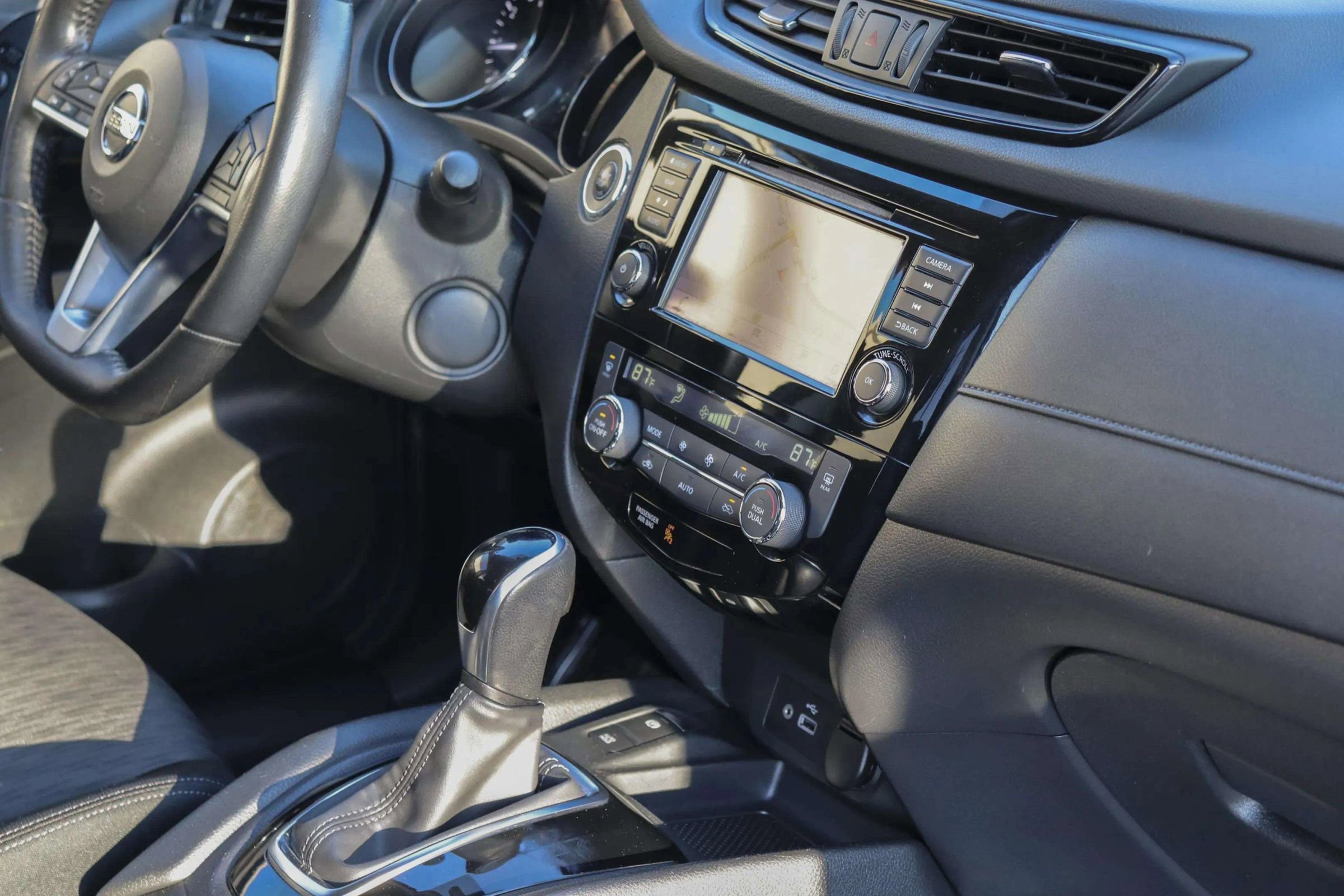 Used 2019 Nissan Rogue SV w/ Premium Package FWD image 35