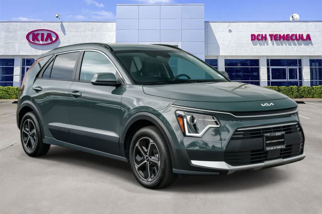 Certified 2025 Kia Niro EX FWD image 3