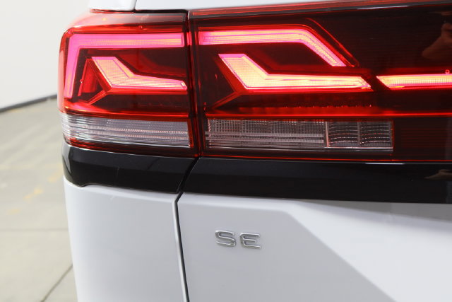Used 2025 Volkswagen Atlas Peak Edition SE AWD/4WD image 45