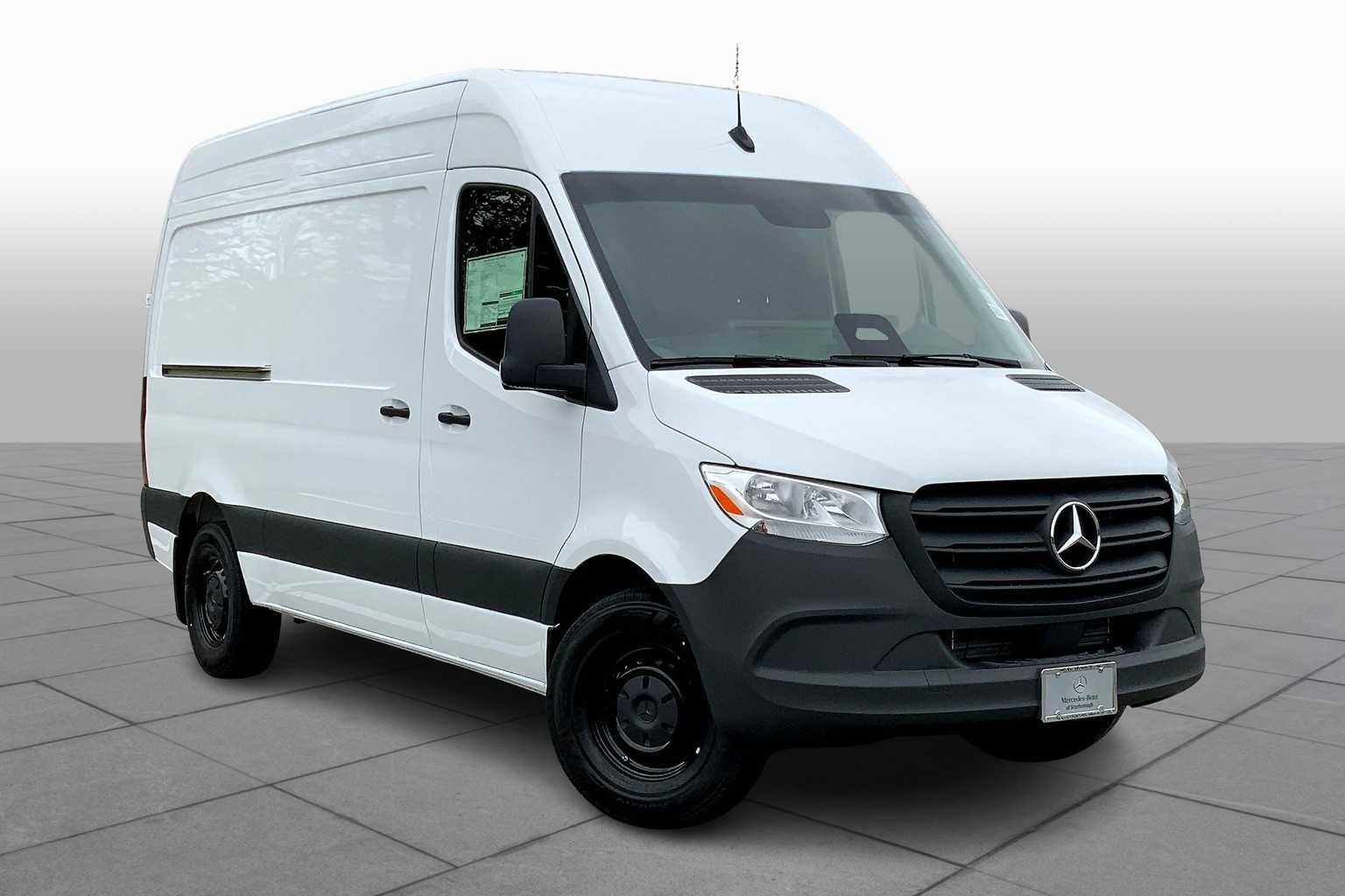 Used 2025 Mercedes-Benz Sprinter 2500 image 2