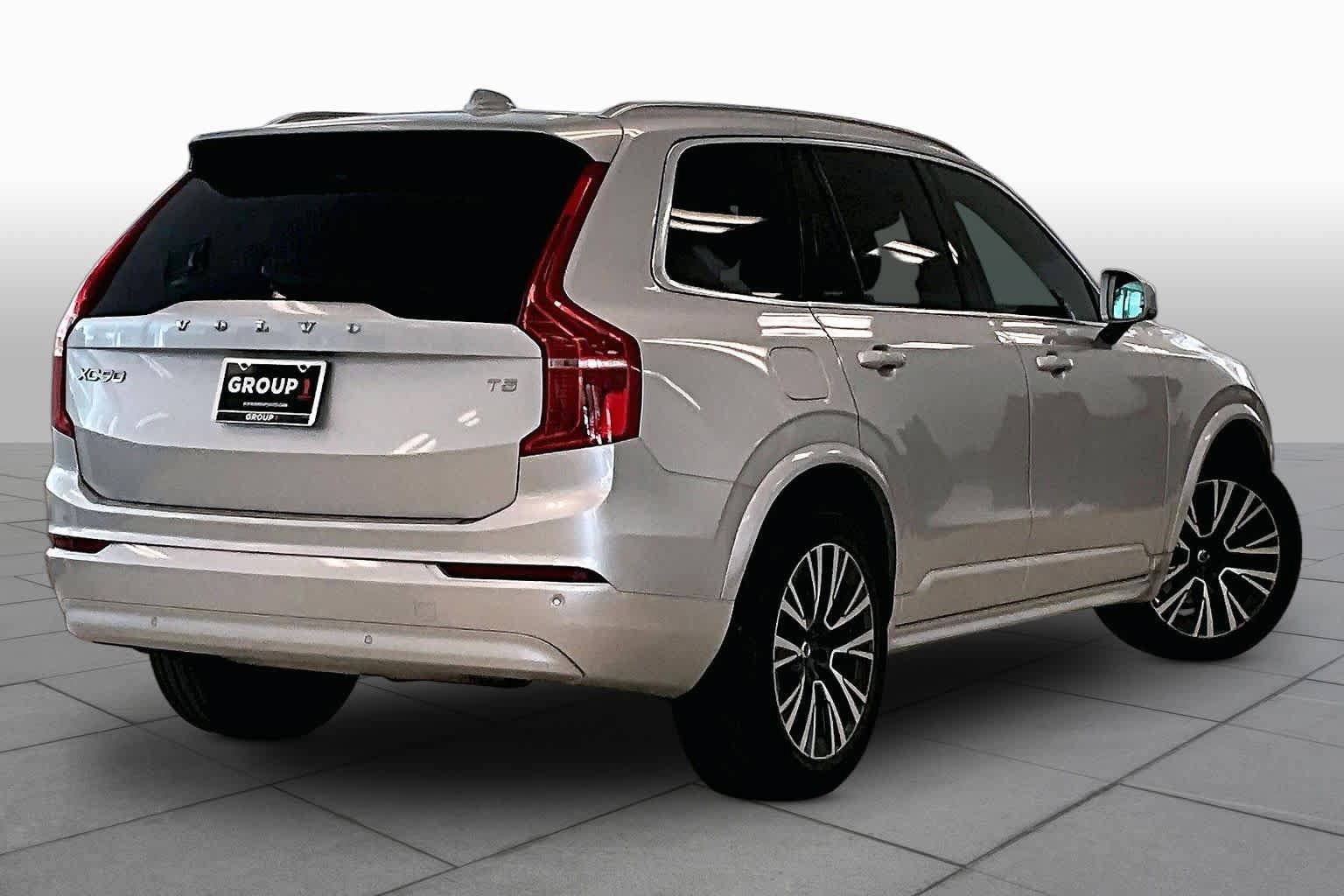 Used 2022 Volvo XC90 T5 Momentum w/ Climate Package FWD image 12