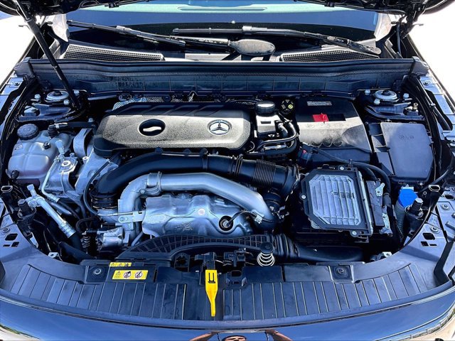 Used 2024 Mercedes-Benz GLB 250 image 11