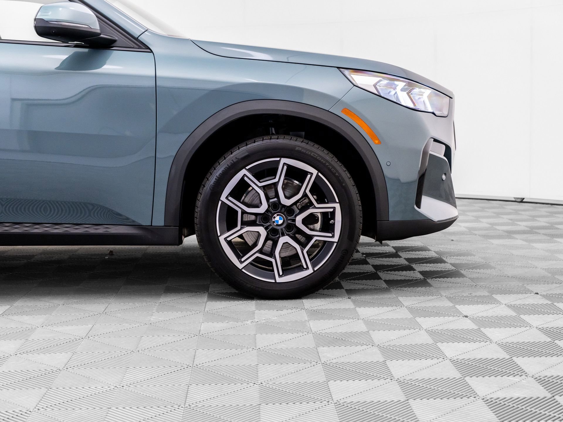 Certified 2025 BMW X2 xDrive28i w/ Premium Package AWD/4WD image 34