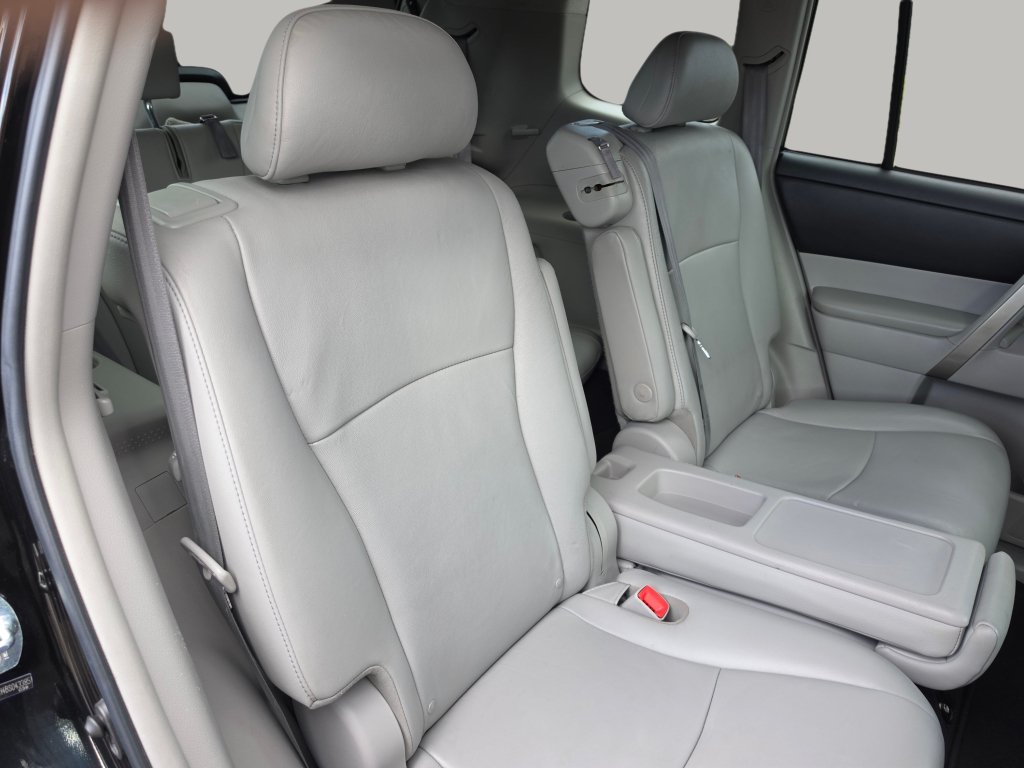Used 2011 Toyota Highlander SE w/ Tow Pkg FWD image 32