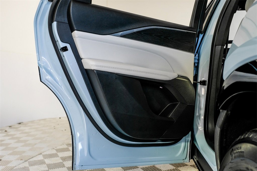 Used 2024 Cadillac Lyriq Luxury image 46