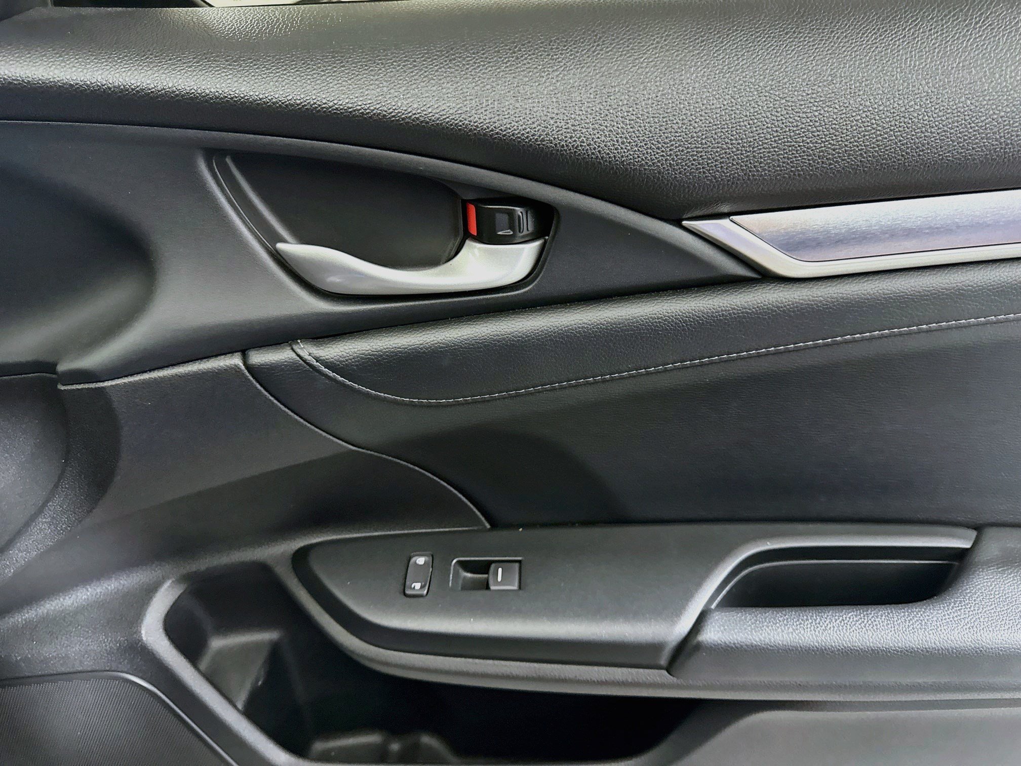 Used 2016 Honda Civic Touring image 31