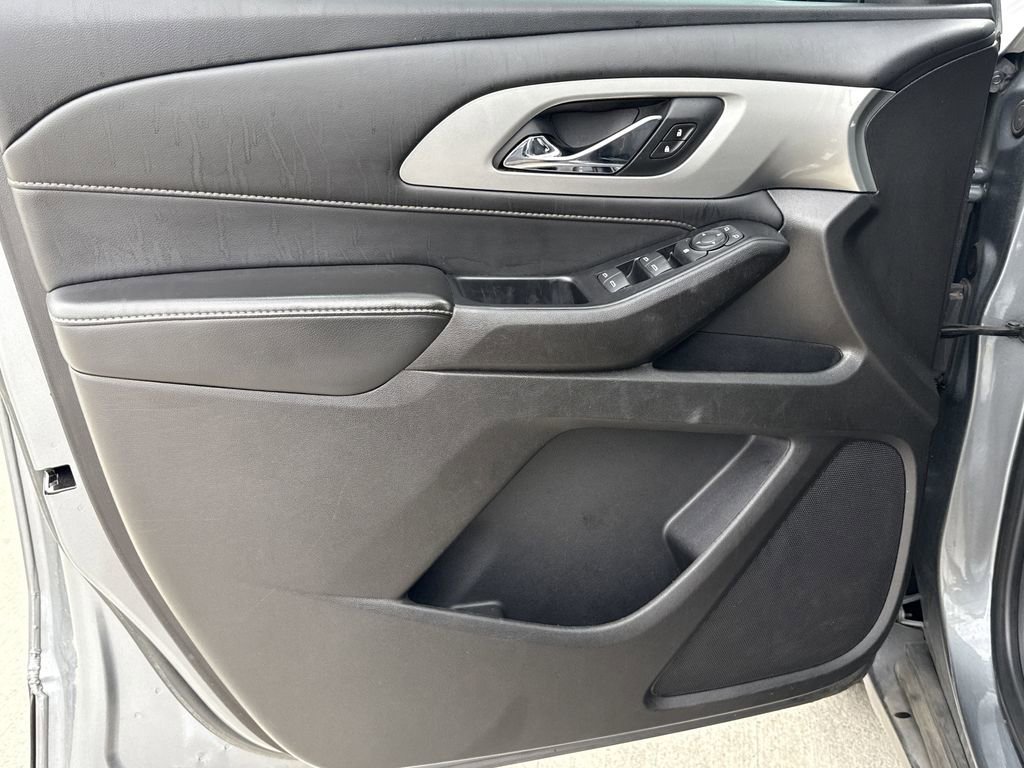 Used 2021 Chevrolet Traverse LS FWD image 7