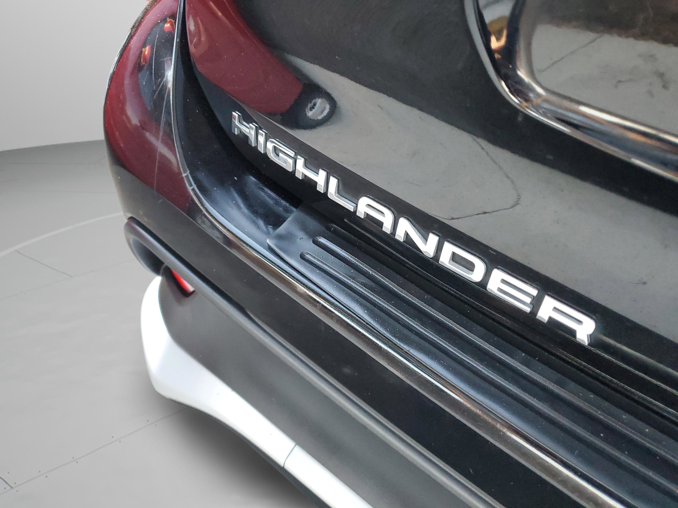 Used 2022 Toyota Highlander XSE FWD image 32
